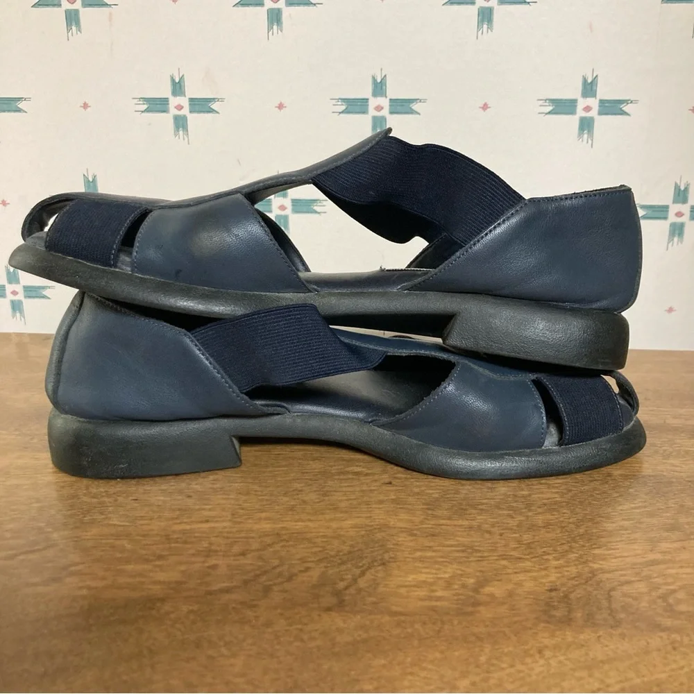 5/$15 Used Studio Collection Navy Blue Leather Sandals 7.5